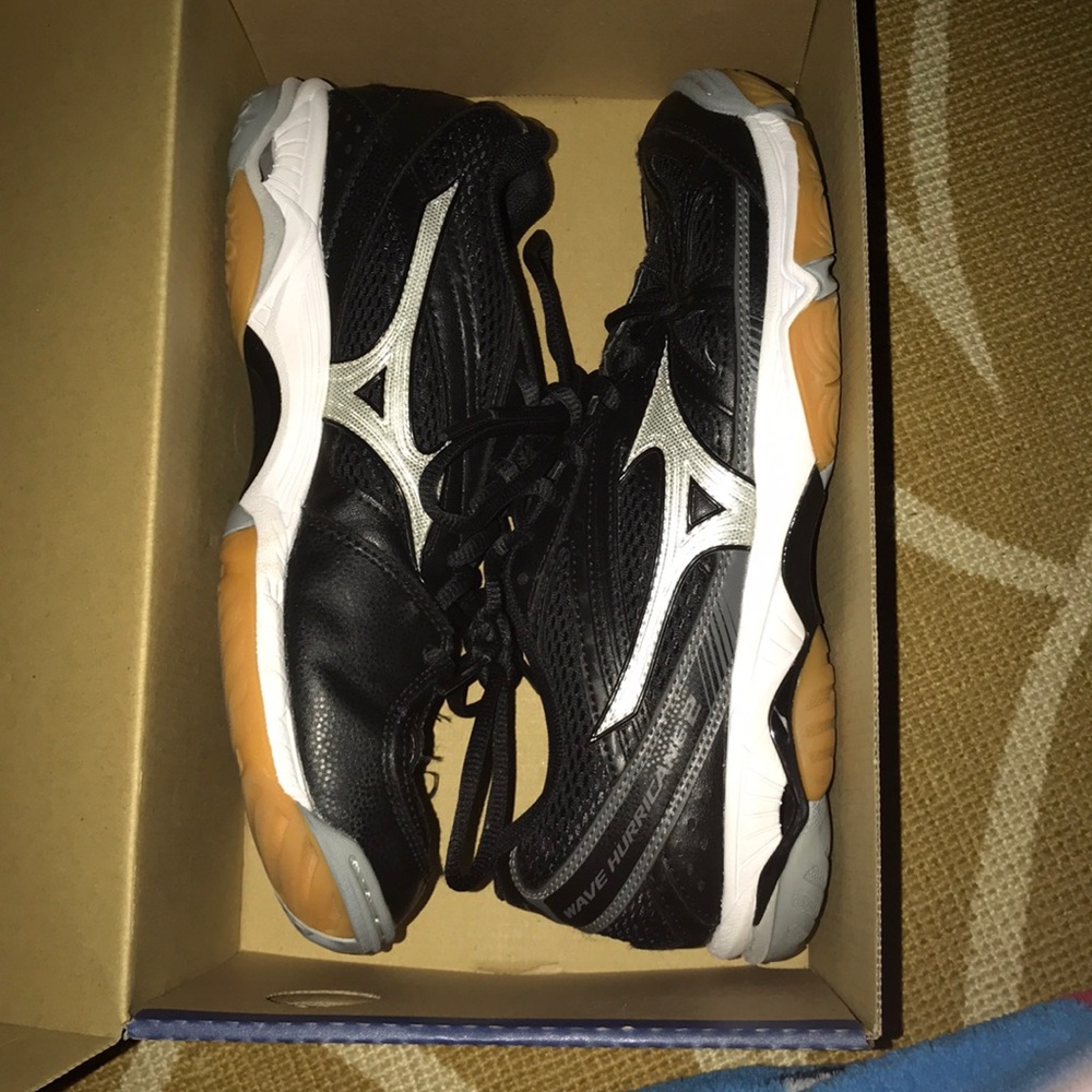 Volleyball shoes